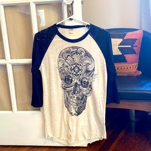 Alternative skull tee